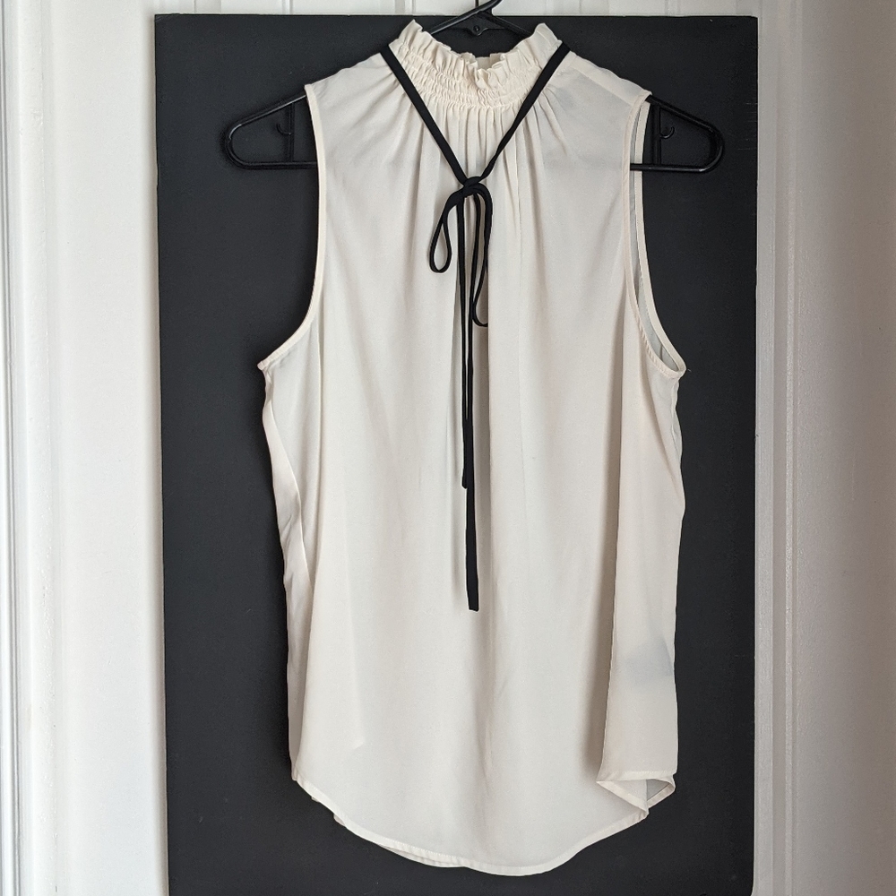 WHOWHATWEAR Neck sSleeveless Blouse ( Size L )